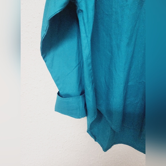 NWT LELIS women's blue button down, size Medium, business casual, new, pocket - Picture 7 of 10